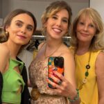 Léa François Instagram - « Les guêpes » arrivent bientôt au milieu de leur tournée 🐝 Merci @artzala_prod @monsieurtheatre pour cette merveilleuse aventure ♥️ Et MERCI à vous tous de remplir tous ces beaux théâtres 🎭 Swipe jusqu’à la dernière photo pour voir les dates qu’il nous reste! De nouvelles se sont ajoutées, tu viens? 😃 #lesguepes #theatre #entournée