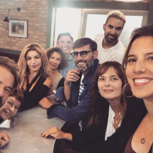 Léa François Instagram - L’inauguration des studios de « Plus Belle La Vie » c’était aujourd’hui à Marseille avec beaucoup d’émotions mais aussi la Ministre de la culture @rima.abdulmalak qui nous a fait l’honneur de sa présence, les élus de la ville, les patrons @newen_studios @tf1 et @pblvofficiel et cette joyeuse bande de collègues que j’aime tant. 
On ne peut pas en dire beaucoup plus pour le moment mais ca se concrétise très fort les amis ♥️
#hate #nouvelleaventure #plusbellelavie #pblv