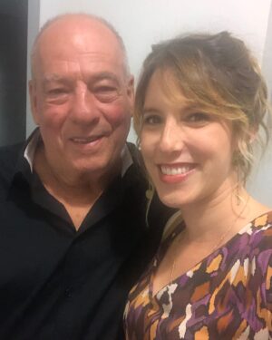Léa François Instagram - Michel… 💔 
Un vrac de photos avec toi..
10… parce que c’est le max sur Insta. 
Tu m’as souvent dit que tu m’avais connu enfant, 
et qu’c’était incroyable de m’voir devenir maman…
C’est vrai qu’j’en ai passé des caps à tes côtés. 
Quasi quotidiennement 
Sous ton regard bienveillant 
Je pense à ta famille 
Et à celle de plus belle 
Ton sourire qui pétille… 
Je t’aime. 
Ta péronnelle 🥹