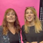 Léa François Instagram – Après un premier épisode qui débute avec un hommage poignant à Michel Cordes et Marwan Berreni, la série mythique Plus Belle la vie, encore plus belle est de retour du lundi au vendredi sur TF1.
Cécilia Hornus et Léa François qui incarnent Blanche Marci et Barbara Évenot, ont une question pour vous : qu’en avez-vous pensé ? 🧐
_
@pblvofficiel @ceciliahornusoff @leafrancoisoff #plusbellelavie