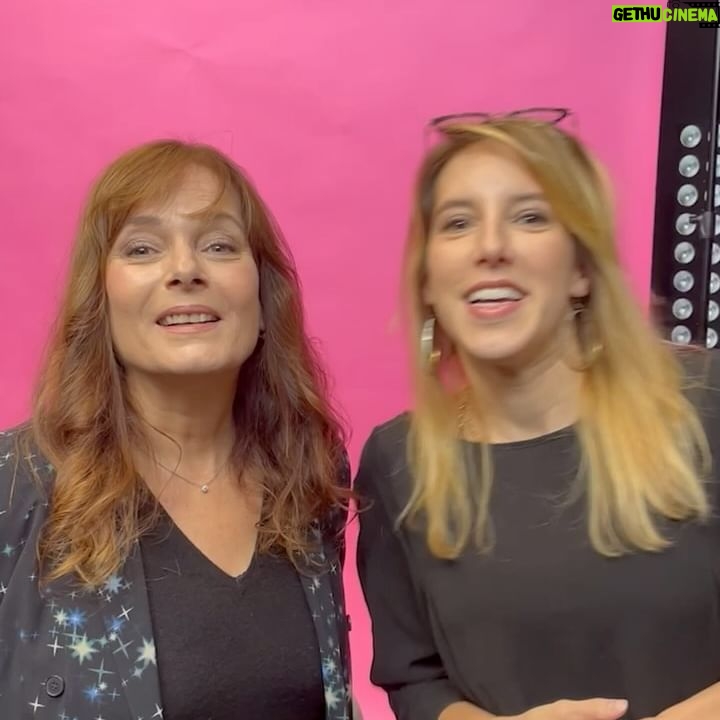 Léa François Instagram - Après un premier épisode qui débute avec un hommage poignant à Michel Cordes et Marwan Berreni, la série mythique Plus Belle la vie, encore plus belle est de retour du lundi au vendredi sur TF1. Cécilia Hornus et Léa François qui incarnent Blanche Marci et Barbara Évenot, ont une question pour vous : qu’en avez-vous pensé ? 🧐 _ @pblvofficiel @ceciliahornusoff @leafrancoisoff #plusbellelavie