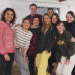 Léa François Instagram - Aujourd’hui, c’était le coup d’envoi des répétitions de la pièce « Et si on en parlait? » écrite par Astrid Veillon, mise en scène par Anne Bourgeois et produite par @les_grands_theatres ! Joie de démarrer cette nouvelle aventure et hâte de partir en tournée à votre rencontre à partir de la rentrée prochaine avec mes partenaires 100% féminines Astrid Veillon, @valeriebaurens_officiel , @lemlerchristine et @celia.mocydlarz ! Plus de 50 dates au programme, je vous les communique très prochainement! 🫶 #tournee #joie #repetitions