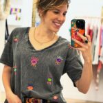 Léa François Instagram - Suite à mon précédent post, @levestiairede.zoe m’a proposé de vous faire gagner un bon d’achat de 100€ sur leur site alors si ça vous dis de participer : - suivez nos 2 comptes - & invitez quelqu’un en com’ Belle journée ;-) Tirage au sort par le compte @levestiairede.zoe (qui prendra contact avec la gagnante en MP mardi 16 avril - concours exclusivement sur insta)