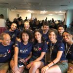 Léa François Instagram - Encore un week-end intense avec l’association @elaofficielle ! Encore une bonne claque avant la rentrée et une bonne leçon de vie dans ma tronche. Je vous aime les guerriers qui me faites perdre mes mots, je vous aime les parents, les frères et sœurs d’enfants malades/handi qui puisez en vous des forces insoupçonnées, un altruisme et une bienveillance à toutes épreuves! Ah si le monde pouvait ressembler à la dose d’amour et de tendresses qu’on a partagé ce week-end… Je vous aime aussi les parrains et marraines de l’asso qui avez tout donné pour illuminer au max le week-end des petits et grands et partagé avec eux des activités diverses et variées qui (soyons honnêtes) nous font autant de bien qu’à eux! Des lectures de contes, de l’escrime avec un champions olympiques, du poney, de la piscine, un concert privé… Merci aussi à @mycenterparcs , précieux partenaire et bien sûr au staff @elaofficielle qui (en plus d’être concernés par la maladie) déplacent des montagnes pour faire avancer les choses! Enfin, merci à Pamela qui m’a appris le mot « handicapable » ce week-end et qui au lieu de focaliser sur ce qu’un corps ne peut pas ou plus faire, fait simplement avec les capacités de chacun! Avec une âme qui ressent, un doigt qui bouge, des yeux qui clignent, on peut faire une danse merveilleuse et j’en ai eu la plus belle des preuves ♥️ On va continuer de marcher pour toi ELA, de prêter nos jambes pour tout ceux qui ne peuvent plus courir. Dans les écoles, les entreprises, vous pouvez organiser l’opération « mets tes baskets et bats la maladie », renseignez vous auprès de l’asso (ela-asso.com rubrique « comment nous aidez »), vous pourriez être surpris de l’aventure humaine qui vous attend.. Se sentir utile les amis, y’a qu’ça de vrai!! ♥️
