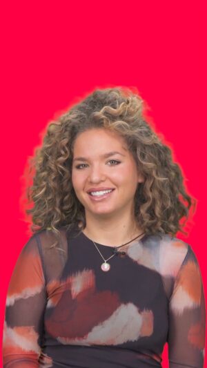 Léa Haddad Instagram - On sait ce que notre Beyonce de la Star’Ac préfère dans la vie . Alors @leaa.hdd, tu préfères Yanis Marshall ou la pizza chèvre miel ? 👀