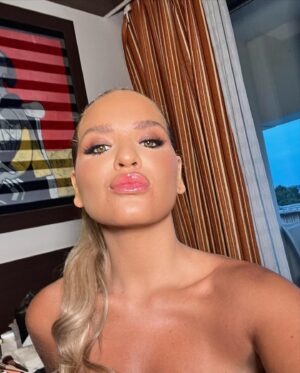 Léa Haddad Instagram - Bon j’ai pas trouvé de légende à vous de le faire mes stars 💖🤍