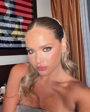 Léa Haddad Instagram - Bon j’ai pas trouvé de légende à vous de le faire mes stars 💖🤍