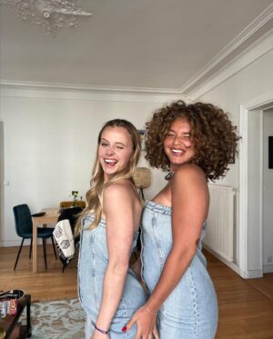 Léa Haddad Instagram - Journée Tiktok avec ma @carladonaoff 💖 C’est ma nouvelle passion !
