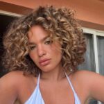 Léa Haddad Instagram – 🐚🌴🤍🐰