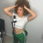 Léa Haddad Instagram - 💚🤍