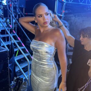 Léa Haddad Instagram - Je suis trop fier d’avoir chanté mon single « plus fort » devant 10k personnes
 je vis vraiment un rêve éveillé. 
Merci d’être de plus en plus nombreux chaque jour. 
Hâte de partager la suite avec vous
@tf1 @lachansondelannee 

Stylisme @baud_jerome @redaramdani_ 
Make up @melissasoukeyna 
Hair @fatoudidmyhair