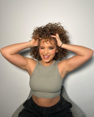 Léa Haddad Instagram - 💛.