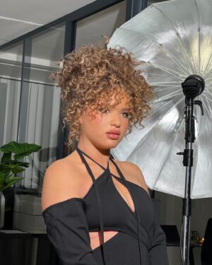 Léa Haddad Instagram - T’es plutôt dans quel mood 1,2 ou 3 ??
Shoot 🎥
@melissasoukeyna 💄
@fatoudidmyhair
@baud_jerome
