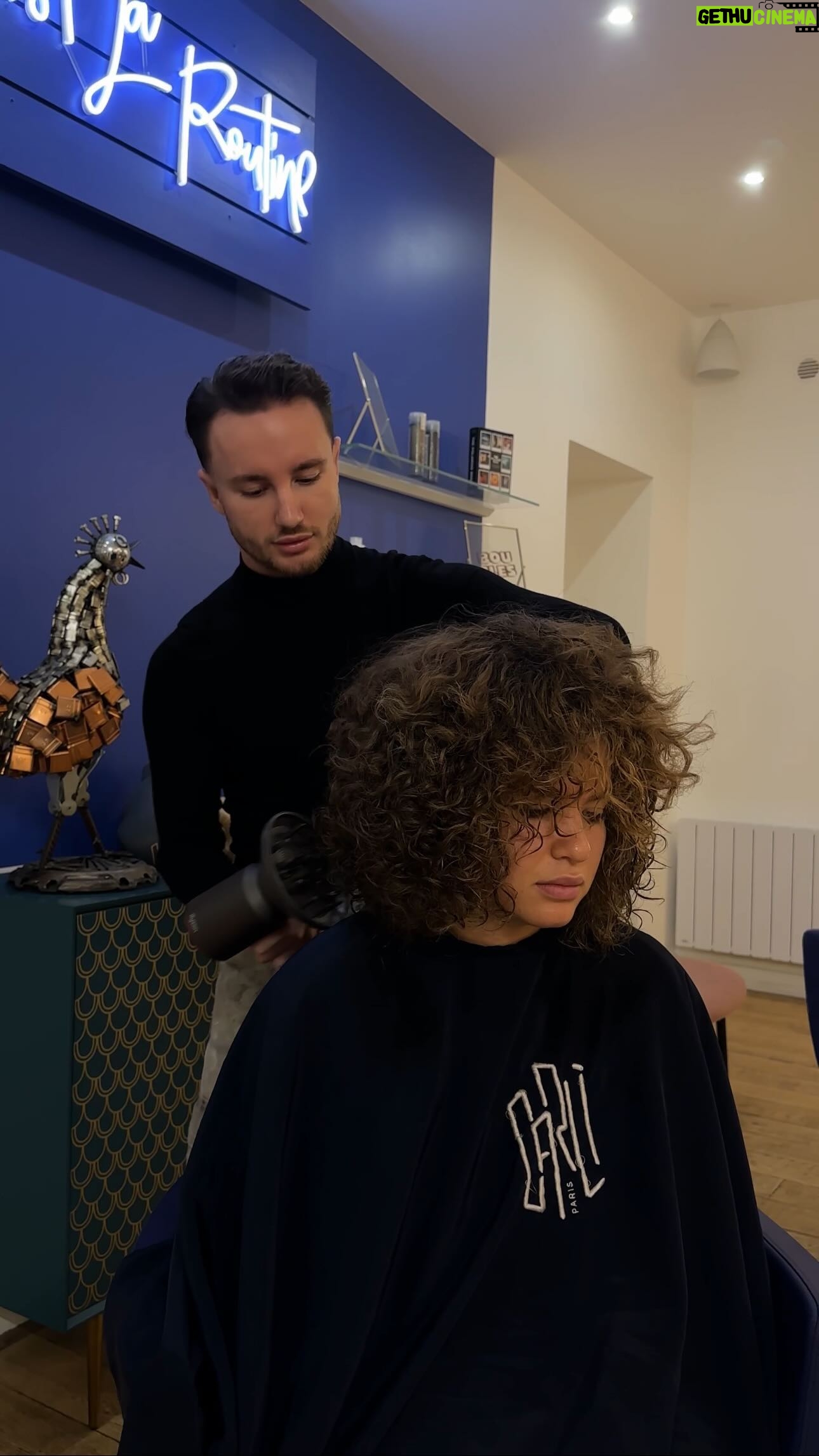 Léa Haddad - 47.9K Likes - BIG HAIR who cares ? @leaa.hdd 🦁 C’était un sauvetage à ce niveau là 😂😭