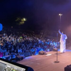 La Zarra Instagram - Un grand merci au festival @festivalfaceetsi pour ce moment inoubliable 
J'ai eu l'opportunité de faire la connaissance d'une équipe exceptionnelle, pleine d'humanité 
Un merci tout particulier au public, nous avons partagé un instant merveilleux. Votre générosité m'a touchée et je vais précieusement conserver ce souvenir
Je tiens également à remercier mon équipe pour avoir mis leur talent à disposition. Nous avons réussi quelque chose de beau ensemble 😉
Merci pour ces moments de rires aux éclats, pour ces instants de création partagée, pour ces moments d'affection sincère ! Je suis impatiente de vivre nos futures aventures ♥️
@festivalfaceetsi 

Régisseur @raphaelmaitrat 
🎸 @raphael_berrien 
🎹 and bass @romainlabaye 
🥁 @lucas_dauchez 
🔊 @adrienmauroux @raphaelmaitrat 
Backliner @picoooliiiiinaaa_1.0 

Hair @paulinebrunel 
Makeup @alexiamzallag