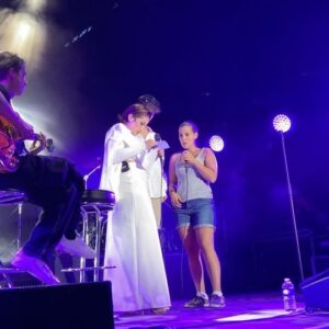 La Zarra Instagram - Un grand merci au festival @festivalfaceetsi pour ce moment inoubliable 
J'ai eu l'opportunité de faire la connaissance d'une équipe exceptionnelle, pleine d'humanité 
Un merci tout particulier au public, nous avons partagé un instant merveilleux. Votre générosité m'a touchée et je vais précieusement conserver ce souvenir
Je tiens également à remercier mon équipe pour avoir mis leur talent à disposition. Nous avons réussi quelque chose de beau ensemble 😉
Merci pour ces moments de rires aux éclats, pour ces instants de création partagée, pour ces moments d'affection sincère ! Je suis impatiente de vivre nos futures aventures ♥️
@festivalfaceetsi 

Régisseur @raphaelmaitrat 
🎸 @raphael_berrien 
🎹 and bass @romainlabaye 
🥁 @lucas_dauchez 
🔊 @adrienmauroux @raphaelmaitrat 
Backliner @picoooliiiiinaaa_1.0 

Hair @paulinebrunel 
Makeup @alexiamzallag