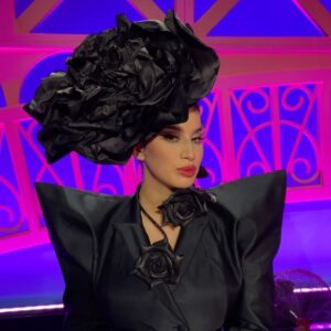 La Zarra Instagram - 🥀

Retrouvez moi sur @dragrace_france en tant que jury pour la demi-finale aux côtés de @thenickydoll @kiddysmile @daphneburki & @nicolas_huchard !

Merci à @dragrace_france pour l’invitation ♥️

Makeup @alexiamzallag 
Hair @paulinebrunel 
Stylism @visiondidierangelo
Nails @gedlihtamour
