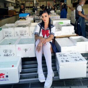 La Zowi Instagram - En Tokiooo paseando mi culo comiendo rico y haciendo musica🥰🥰🥰 y comprando pescao😍

Production @gata_magazine
Producer & Director @martaespinosa__
Producer Assistant @fernaaaande
Photographer @nasnixx
Make-up @yuka_hirac
Stylist @alarakocman
Hair Stylist @hiroki_kitada
Videographer @shirinpasqual