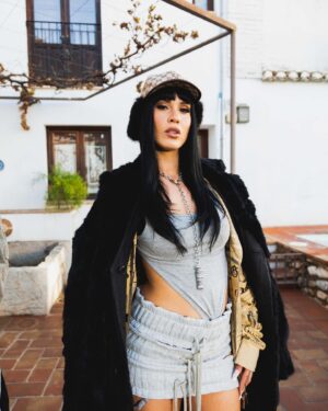 La Zowi Instagram - Yo tengo un novio que me come el co @lolaindigo