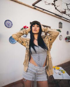 La Zowi Instagram - Yo tengo un novio que me come el co @lolaindigo