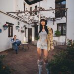 La Zowi Instagram - Yo tengo un novio que me come el co @lolaindigo