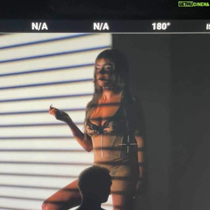 La Zowi Instagram - No te la saqué pero casi lo consigo @mariahangeliq @rojasonthebeat