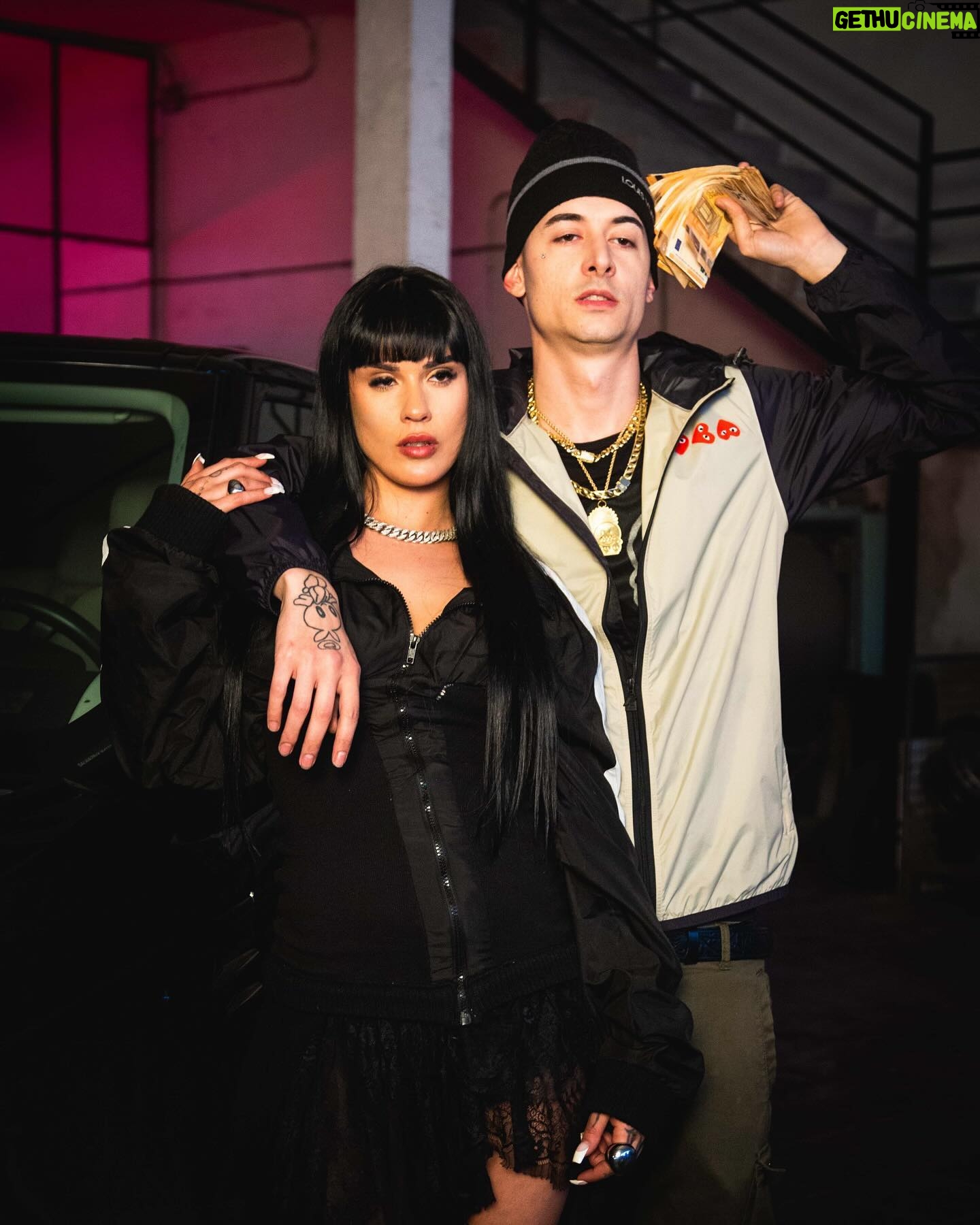 La Zowi Instagram - Ghetto confetti ft @gloosito está fuera💦 gracias Madrid por recibirme en el Wizink🥰