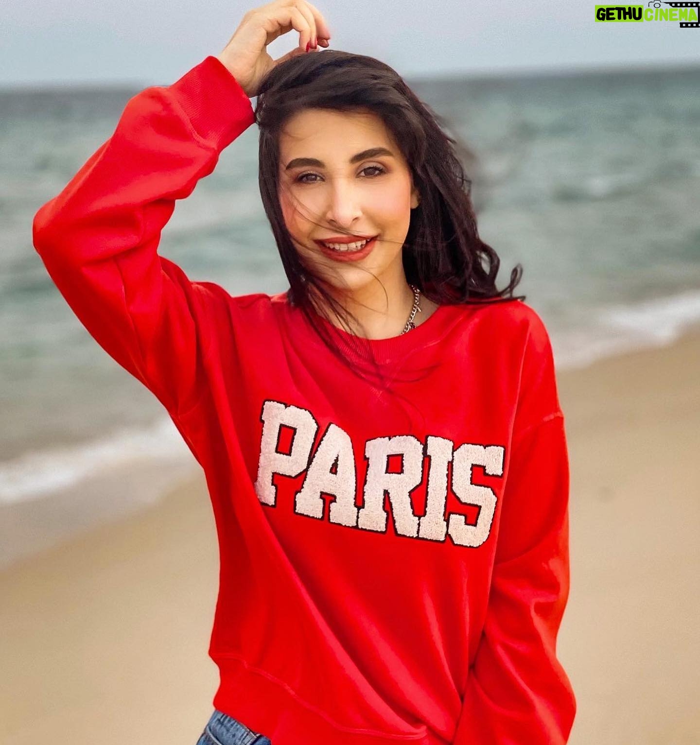 Laala Hazim - 391 Likes - When I started counting my blessings, I realized I have everything I could ever need🧡
جان احلى غروب اشوفة بهذا اليوم 🥰.. يمكن اخذت ١٠٠٠ صورة للشمس😛 شوفو الصور الاخيرات اكو احلى من هيجي غروب😭
#sunset #dohaqatar #autmanvibes #myhappymoments #sealine #dohalife #instagram #instaqatar #travelphotography #girlinred #peace #quiet #quiteplace #peachvibes #instairaq #dohainstagram