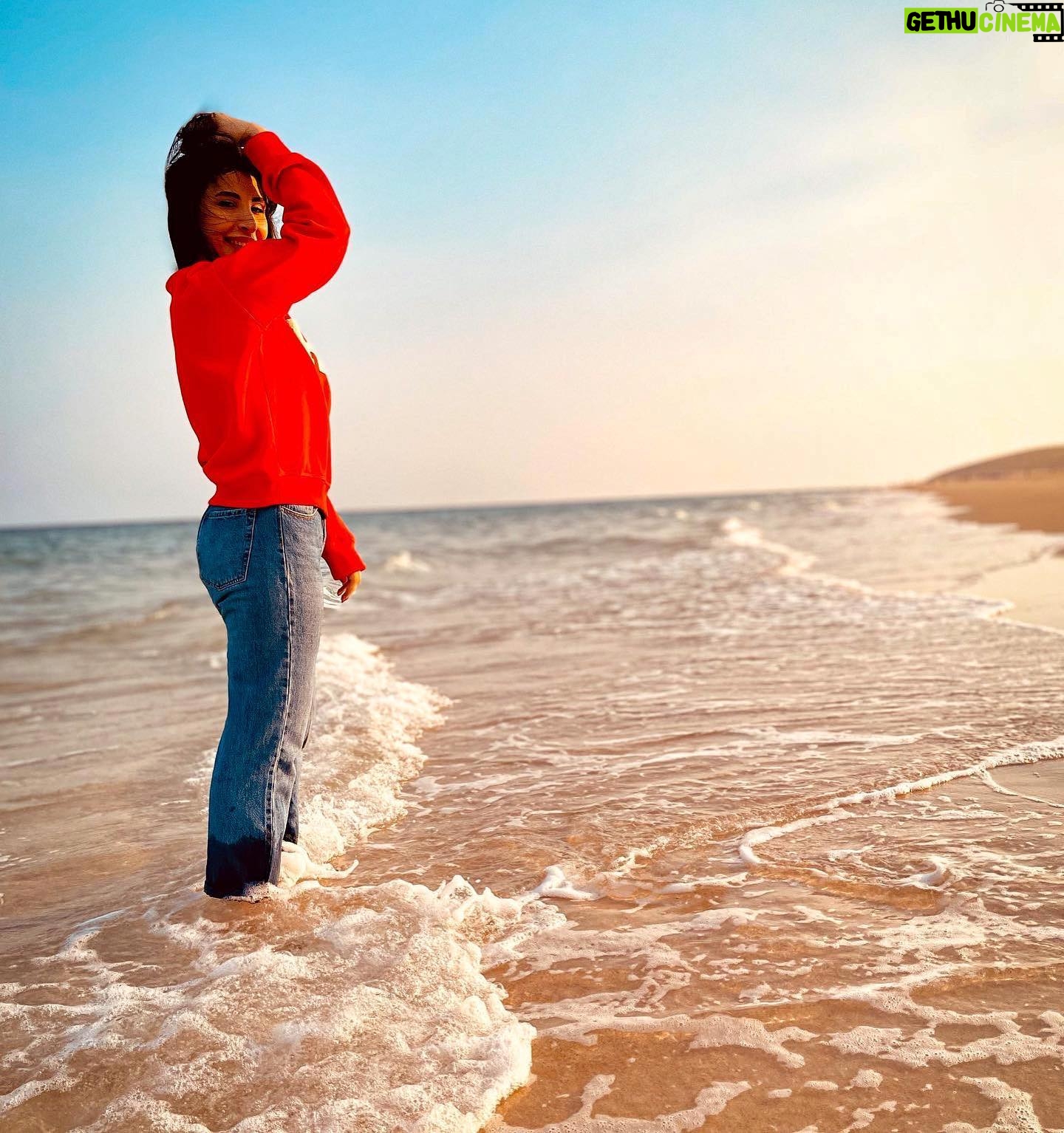 Laala Hazim - 391 Likes - When I started counting my blessings, I realized I have everything I could ever need🧡
جان احلى غروب اشوفة بهذا اليوم 🥰.. يمكن اخذت ١٠٠٠ صورة للشمس😛 شوفو الصور الاخيرات اكو احلى من هيجي غروب😭
#sunset #dohaqatar #autmanvibes #myhappymoments #sealine #dohalife #instagram #instaqatar #travelphotography #girlinred #peace #quiet #quiteplace #peachvibes #instairaq #dohainstagram