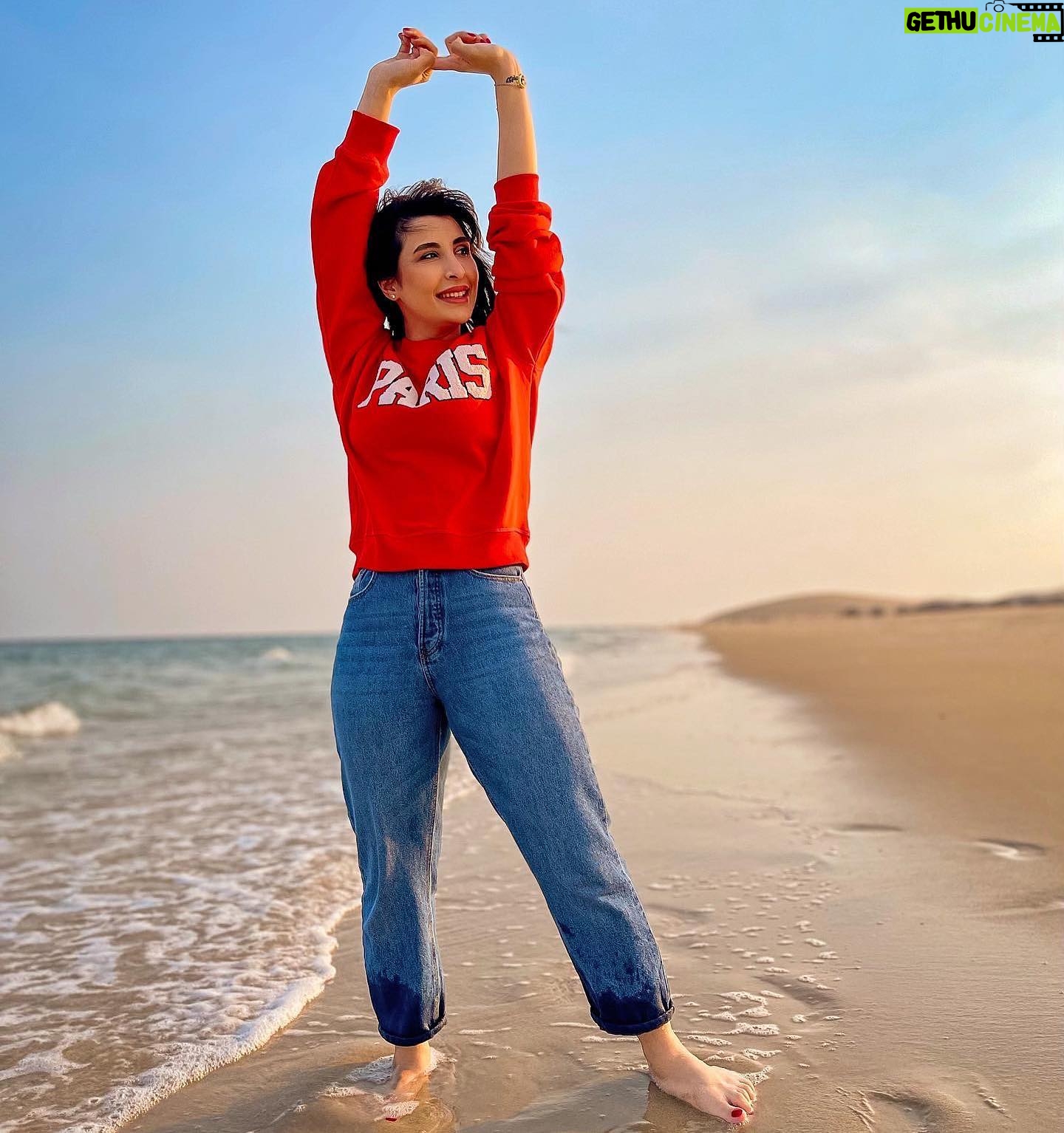 Laala Hazim - 391 Likes - When I started counting my blessings, I realized I have everything I could ever need🧡
جان احلى غروب اشوفة بهذا اليوم 🥰.. يمكن اخذت ١٠٠٠ صورة للشمس😛 شوفو الصور الاخيرات اكو احلى من هيجي غروب😭
#sunset #dohaqatar #autmanvibes #myhappymoments #sealine #dohalife #instagram #instaqatar #travelphotography #girlinred #peace #quiet #quiteplace #peachvibes #instairaq #dohainstagram