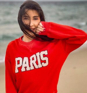 Laala Hazim Instagram - When I started counting my blessings, I realized I have everything I could ever need🧡
جان احلى غروب اشوفة بهذا اليوم 🥰.. يمكن اخذت ١٠٠٠ صورة للشمس😛 شوفو الصور الاخيرات اكو احلى من هيجي غروب😭

 #sunset #dohaqatar #autmanvibes #myhappymoments #sealine #dohalife #instagram #instaqatar #travelphotography #girlinred #peace #quiet #quiteplace #peachvibes #instairaq #dohainstagram