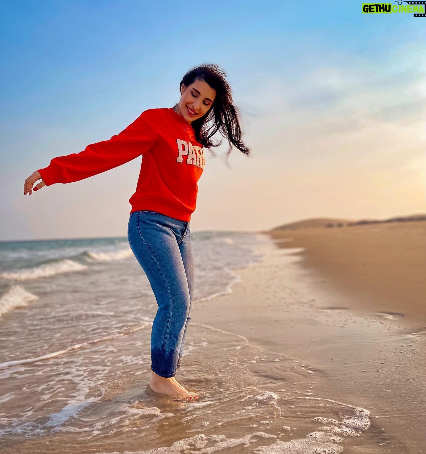 Laala Hazim - 391 Likes - When I started counting my blessings, I realized I have everything I could ever need🧡
جان احلى غروب اشوفة بهذا اليوم 🥰.. يمكن اخذت ١٠٠٠ صورة للشمس😛 شوفو الصور الاخيرات اكو احلى من هيجي غروب😭
#sunset #dohaqatar #autmanvibes #myhappymoments #sealine #dohalife #instagram #instaqatar #travelphotography #girlinred #peace #quiet #quiteplace #peachvibes #instairaq #dohainstagram