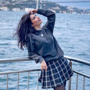 Laala Hazim Instagram - A girl should be like a butterfly. Pretty to see, hard to catch🦋💙
 #istanbul  #bosphorturkey  #bosphore #myhappyviews #mymoment #autumanstyle #autumanvibes #fallseason #türk #istanbul1yer #instagram #instagramturkiye #girlstyle #iraqia #instatravel #istanbullovers