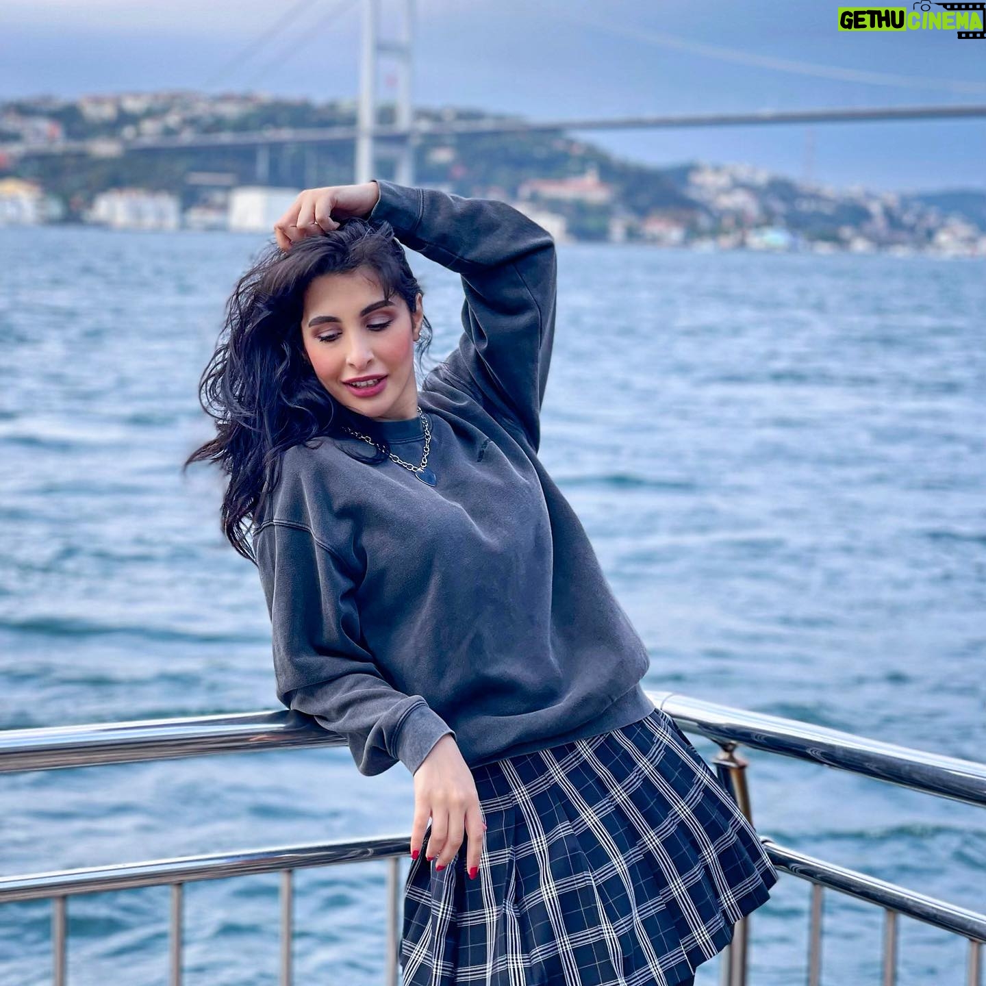Laala Hazim - 380 Likes - A girl should be like a butterfly. Pretty to see, hard to catch🦋💙
#istanbul #bosphorturkey #bosphore #myhappyviews #mymoment #autumanstyle #autumanvibes #fallseason #türk #istanbul1yer #instagram #instagramturkiye #girlstyle #iraqia #instatravel #istanbullovers