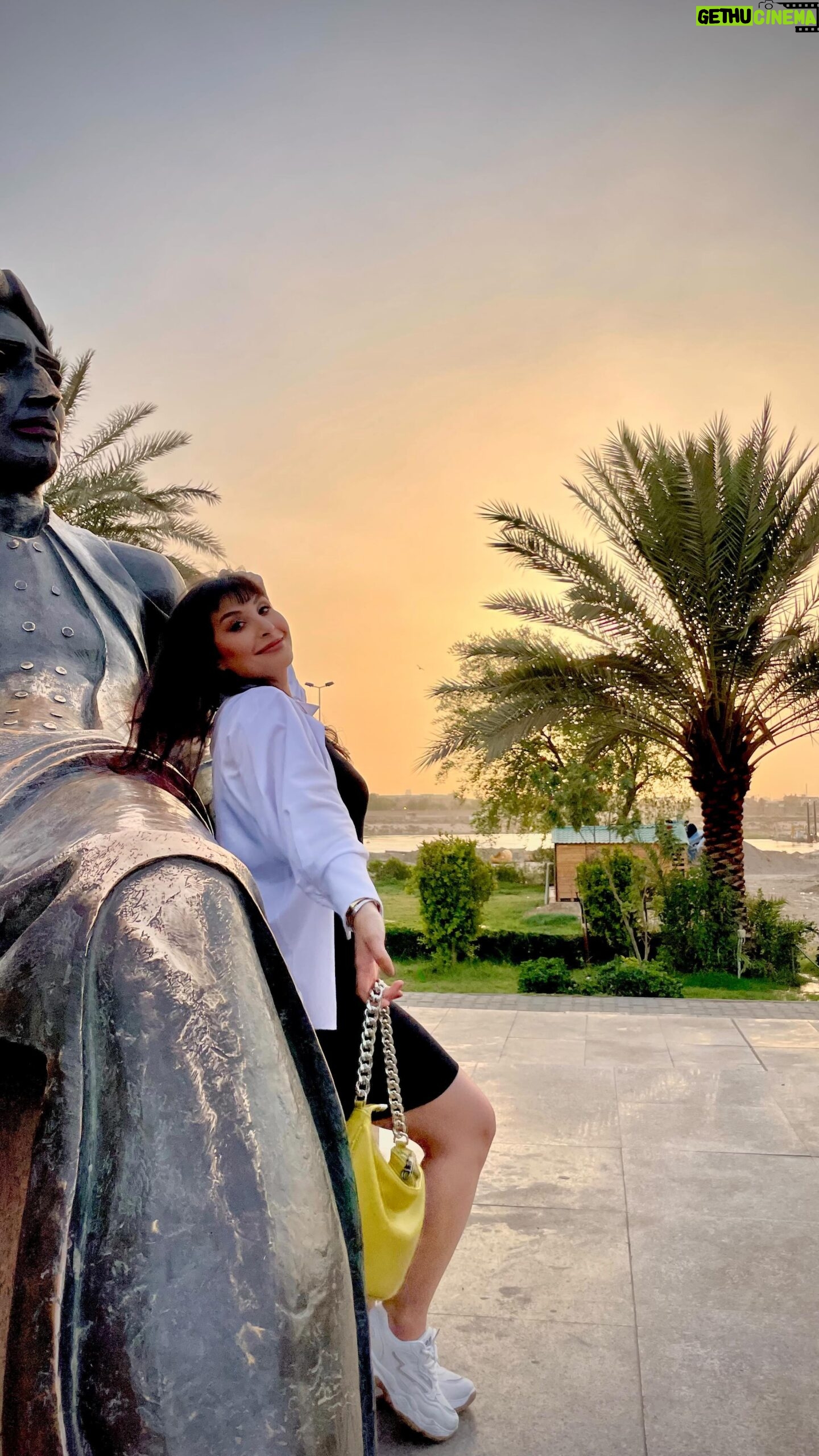 Laala Hazim - 339 Likes - أنت تكذب... فحكاياتي بالأصل لا تستهويك... أنت فقط تأخذ قيلولة صمت من لغة السيف متى ستفهم إني لا أحكي في ظل اللغات المبتورة
#شهريار #شهرزاد #بغداد #بغداديات #بغداد_العراق🇮🇶
