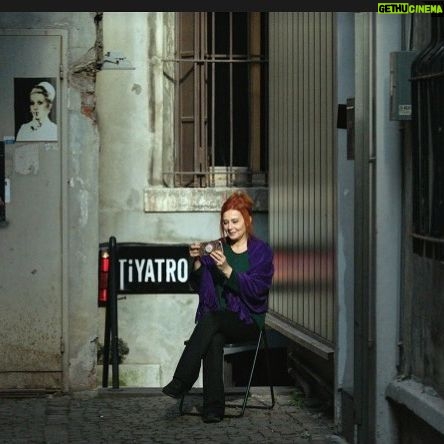 Laçin Ceylan - 3 Likes - bir gün tiyatromuzda çekim yaparken #aynaayna
teşekkürler #belminsöylemez @aynaayna_mirrormirror #bitiyatro
#laçinceylan