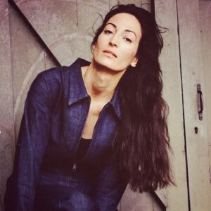 Laëtitia Eïdo Instagram - For #english readers! #INTERVIEW "Why is this interesting?" --> ON #MEDITATION, #AI AND #CHRISTIANBOBIN, by @colinjnagy • pic @i_gave_you_power_ • jumpsuit @sophiehawkinsco • @agencefrenchlights