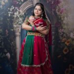 Lahari Arundhati Vishnuvazhala Instagram - Maa Mussi mussi navvula chinni Krishnudu 😍😍😍🤩😘😘😘 Enjoying his photoshoot 🙂🤩🤩🤩 . @dhiren_manikant Photos & videos handled by: 📸🎥 @clickbabyphotography My dress: @labelpurple