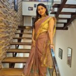 Lahari Arundhati Vishnuvazhala Instagram - 😍🥰🤩 Saree & blouse : @parikinii