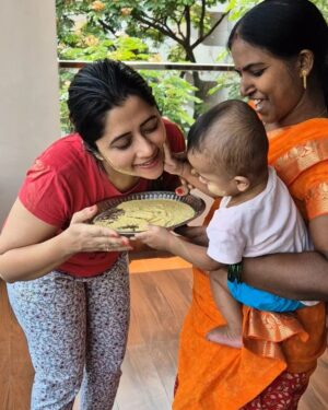 Lahari Arundhati Vishnuvazhala Instagram - @lishan.official 1st holi celebration 😃🥰😍🤩 #baby #babyboy #holi #holifestival @dhiren_manikant