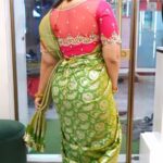 Lahari Arundhati Vishnuvazhala Instagram - 😃🥰😍🤩 Saree: @banaras_gallery_hyd Blouse: @aparnastrendyfashion Jewellery: @radhe_goldanddiamonds