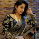 Lahari Arundhati Vishnuvazhala Instagram - 🖤🖤. Saree: @kanchi_sarees_byanvi Jewellery: @sparklesbyswathi