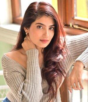 Lahoma Bhattacharjee Instagram - Once upon a sun kissed winter morning 🍯 

portraits by @iamsudiptachanda 
hair & makeup by @muabhattacharjee