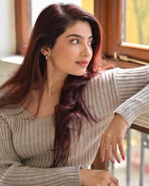 Lahoma Bhattacharjee Instagram - Once upon a sun kissed winter morning 🍯 

portraits by @iamsudiptachanda 
hair & makeup by @muabhattacharjee