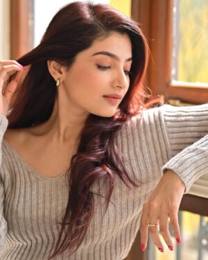 Lahoma Bhattacharjee Instagram - Once upon a sun kissed winter morning 🍯 

portraits by @iamsudiptachanda 
hair & makeup by @muabhattacharjee