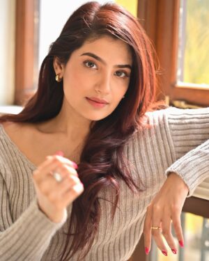Lahoma Bhattacharjee Instagram - Once upon a sun kissed winter morning 🍯 

portraits by @iamsudiptachanda 
hair & makeup by @muabhattacharjee