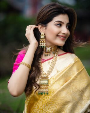 Lahoma Bhattacharjee Instagram - Subho Maha Asthami ❤️🙏🏻

P.S: My Pujo would be incomplete without ‘Jiya Tui Chara’ of course! Thank you for giving it so much love..