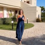 Laila Bagge Instagram - Reklam för @apollosverige Här kommer en liten tillbaka blick från min vistelse på Mythos Beach i Rhodos tillsammans med Rixmorronzoo och 60 lyssnare. Ska ni åka hit så rekommenderar jag verkligen detta hotell då det ligger vid stranden och har flera härliga poolområden. Det finns olika rumstyper, allt från standardrum till rum med egen pool. Hotellet är väldigt barnvänligt och har en barnklubb! Staden Rhodos är också helt fantastisk! Det finns många härliga restauranger och barer som ligger både i gamla stan och på udda ställen, som är magiska! Med koden :lailabagge får du 700 kr i rabatt på alla Apollo Mondo Family hotell under 1/7 - 17/10-24. Koden gäller till 26/5 2024 #golivealittle #apollomondo #apollosverige