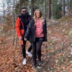 Laila Bagge Instagram - I annonssamarbete med @revolutionrace Jag har samarbetat med RevolutionRace ett bra tag nu som ni vet älskar deras kläder. Därför vill jag passa på att bjuda in dig att delta i deras Golden Ticket-tävling där du har chans att bli en av tre lyckliga vinnare och ta hem en voucher värd hela €1000! Det enda du behöver göra är att anmäla dig till deras nyhetsbrev via länken i min bio.   Om du signar upp dig nu kommer du vara först att få VIP-förtur på deras Black Week-erbjudanden, du får även 20% rabatt på ett köp! 🎉   Vinnaren dras den 19/11, så var med och tävla nu för att göra dina äventyrsdrömmar till verklighet! ✨   Tävlingen gäller i: Sverige, Tyskland, Österrike, Holland och Polen Rabattkoden går ej att kombinera med andra erbjudanden eller redan rabatterade produkter!