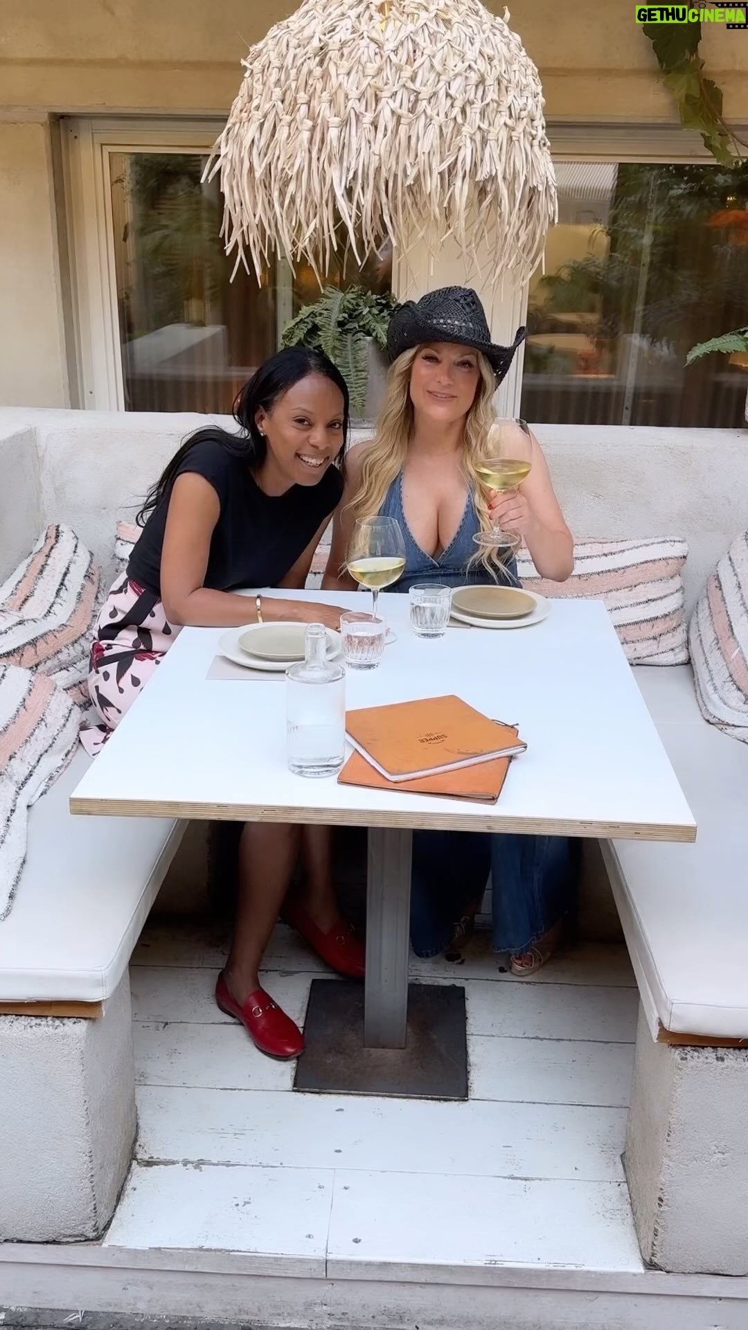 Laila Bagge Instagram - Så mysig kväll igår, det blev bla en middag på @supperfamiljen med @liliassefa och vi fick ett härligt oväntat besök mitt i middagen! ❤️🫶